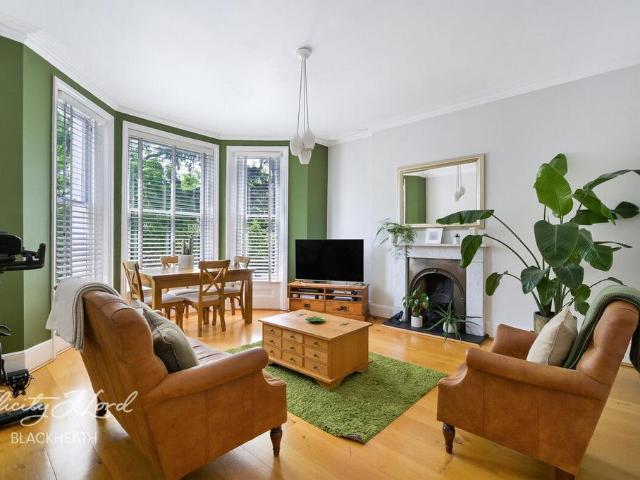 Flat for sale in East Greenwich, Greater London