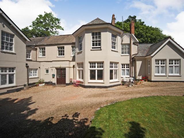 Flat for sale in Wellsprings, Rumwell