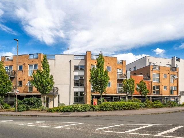 Flat for sale in Easthampstead, Bracknell