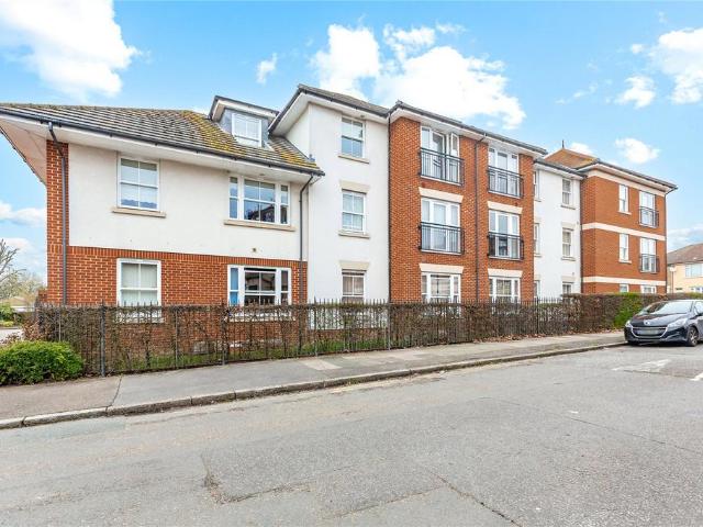 Flat for sale in Hornchurch, Greater London