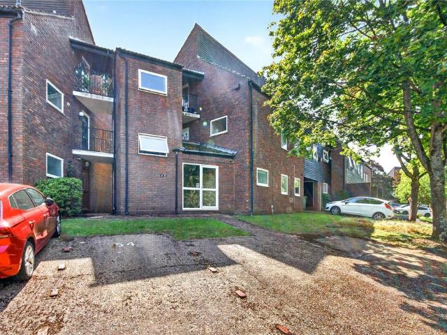 Flat for sale in Hanworth, Bracknell