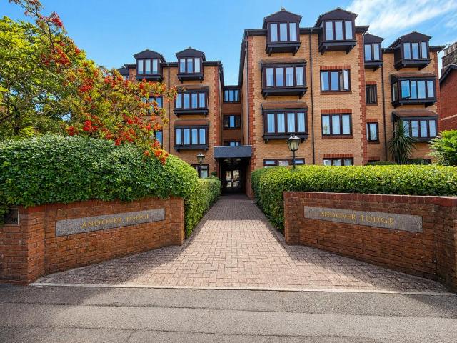 Flat for sale in Poole