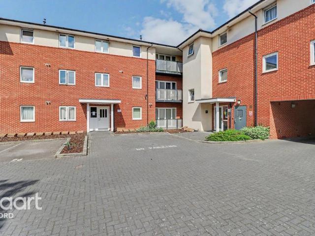 Flat for sale in Little Heath, Greater London