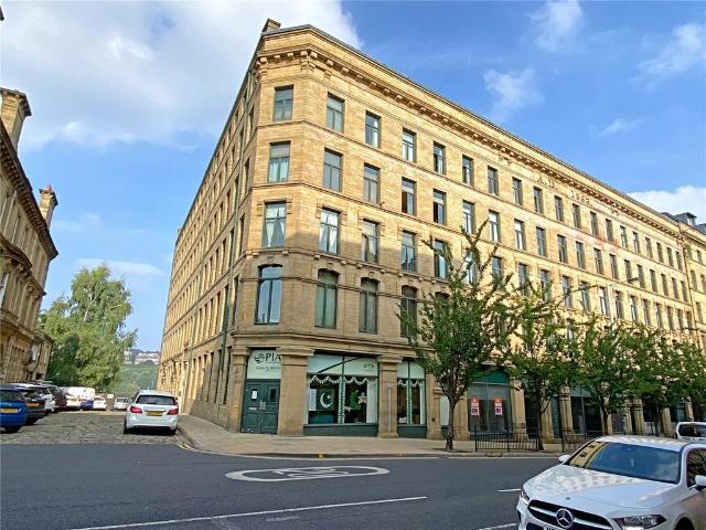 Flat for sale in West Yorkshire