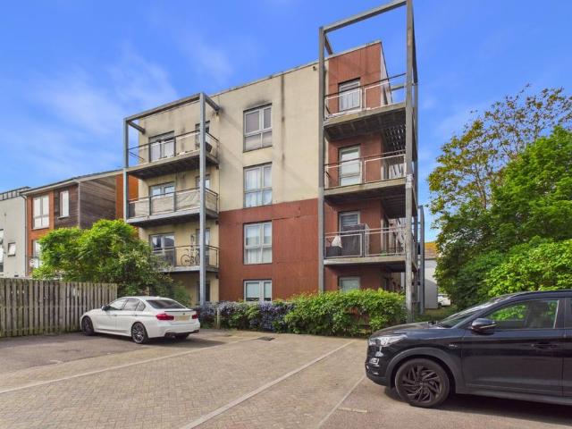 Flat for sale in Monks Orchard, Kent
