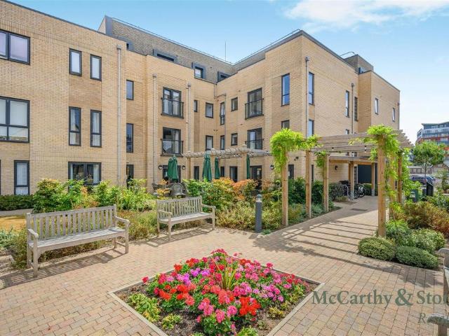 Flat for sale in Key Street, Suffolk