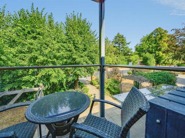 Flat for sale in St Albans, Five Acres