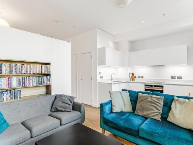 Flat for sale in Archway, Greater London