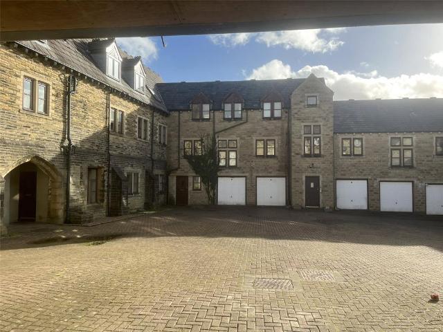 Flat for sale in Akroydon, Halifax