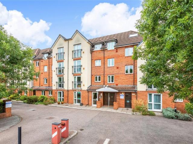 Flat for sale in Purley, Purley