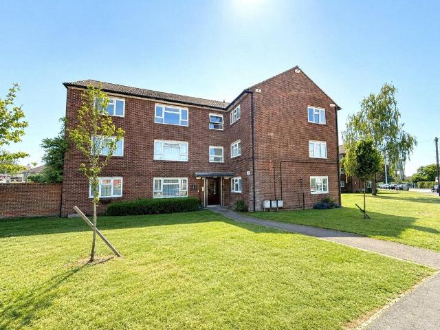 Flat for sale in Kings Hill, Colliers End