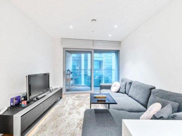 Flat for sale in Fulham, Greater London