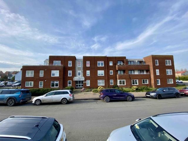 Flat for sale in Felixstowe, Eastbridge