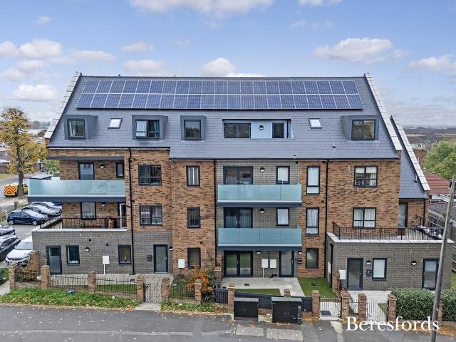 Flat for sale in Harold Hill, Greater London