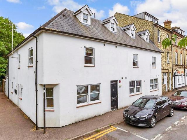Flat for sale in Snodland, Bourne Vale