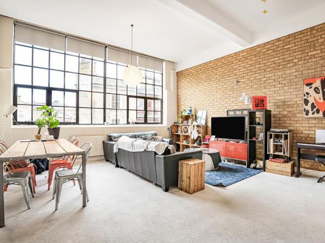 Flat for sale in Wapping, Greater London