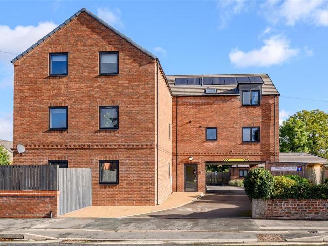 Flat for sale in Lowfield, York