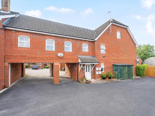 Flat for sale in Storrington and Sullington, Horsham