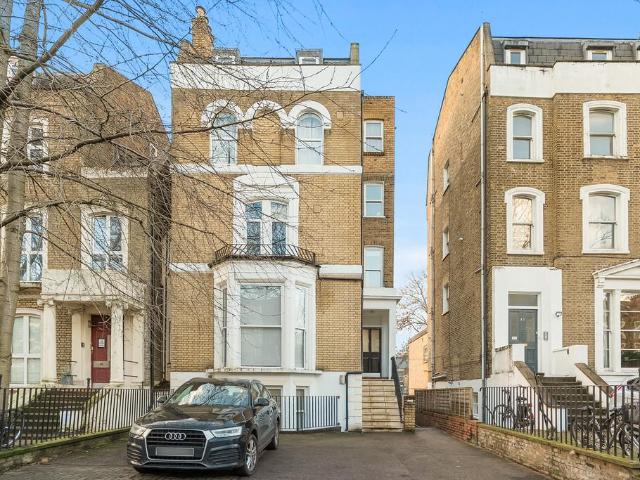 Flat for sale in West Hackney, Greater London