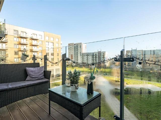 Flat for sale in Brompton, Gillingham