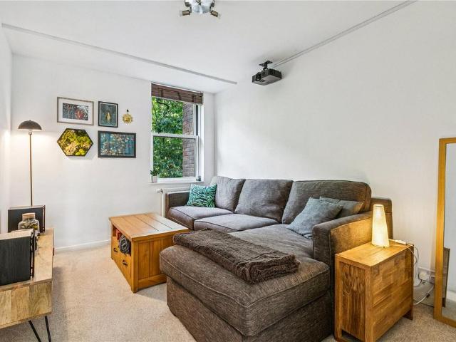 Flat for sale in Maida Hill, Greater London