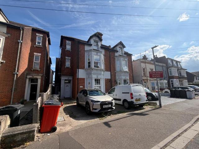 Flat for sale in Dale Hill, Essex