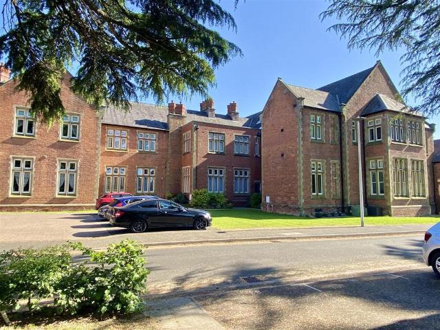 Flat for sale in Gains Park, Frankwell
