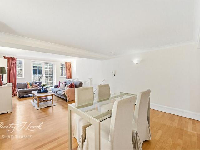 Flat for sale in Old Kent Road, Greater London
