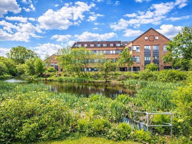 Flat for sale in Hart, Hampshire