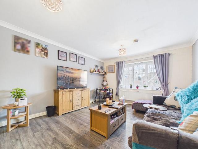Flat for sale in Reading