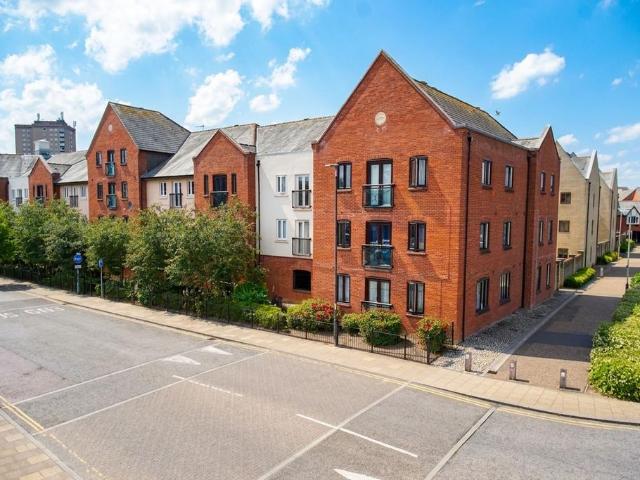 Flat for sale in Lakenham, East Bank