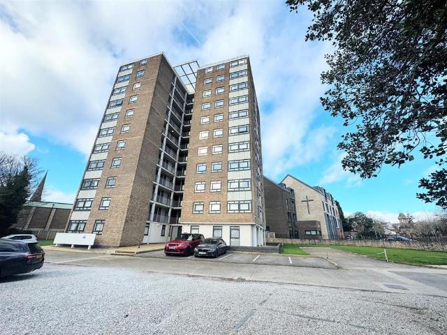 Flat for sale in Calderstones