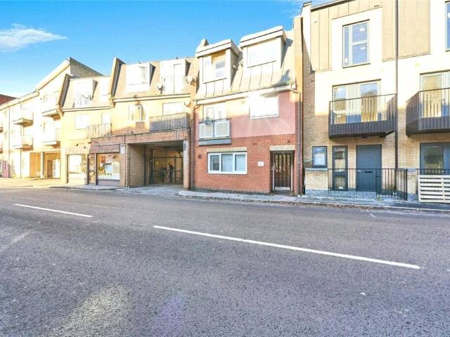 Flat for sale in Norbiton, Greater London