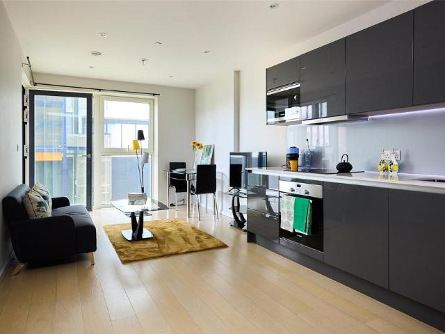 Flat for sale in Stratford Marsh, Greater London