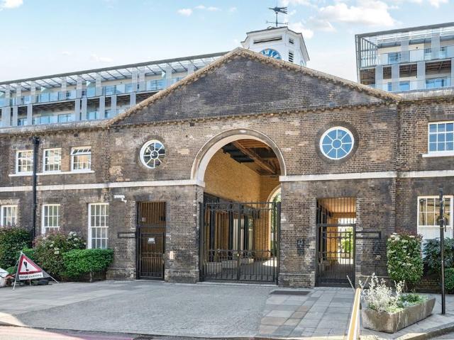 Flat for sale in Glyndon, Plumstead