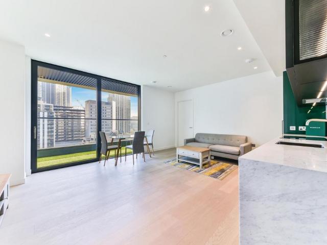 Flat for sale in Canary Wharf, Isle Of Man