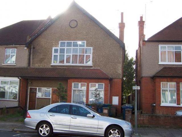 Flat for sale in Wealdstone, Greater London