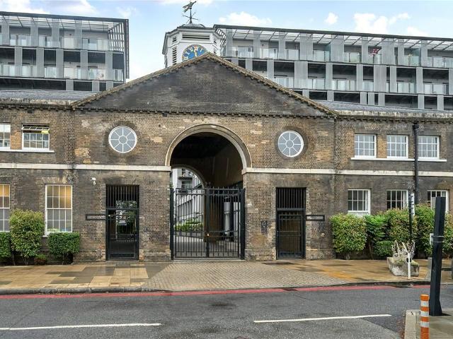 Flat for sale in Plumstead, Greater London