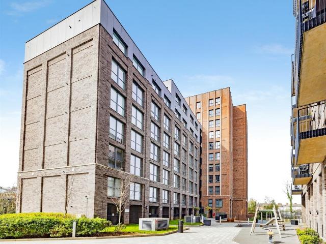 Flat for sale in North Watford