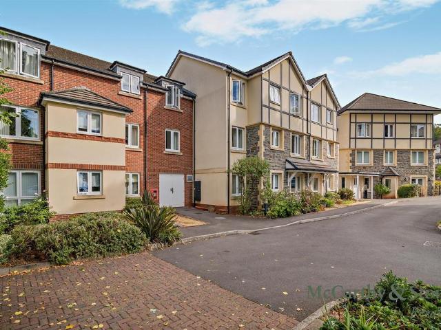 Flat for sale in Kingswood, South Gloucestershire