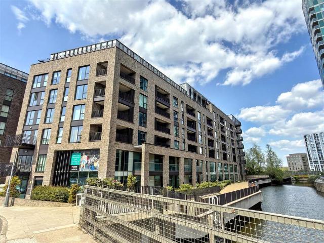 Flat for sale in Stratford Marsh, Greater London