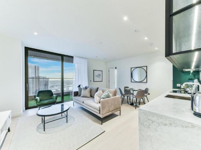 Flat for sale in Canary Wharf, Greater London