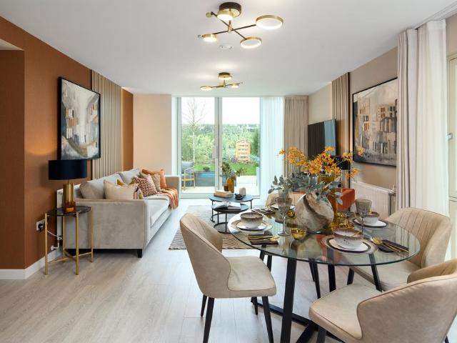 Flat for sale in Harrow Weald, Greater London