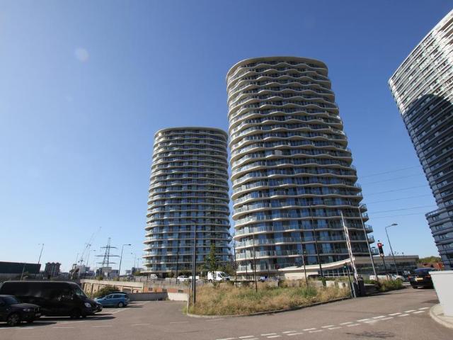 Flat for sale in Canning Town, Greater London