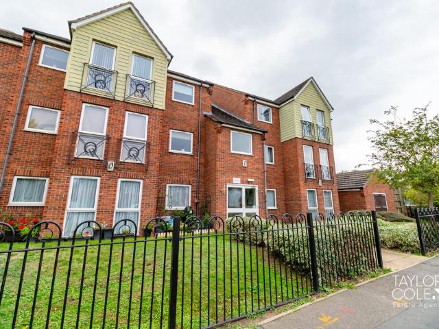 Flat for sale in Bolehall, Tamworth