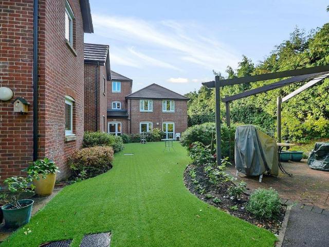 Flat for sale in Tricketts Cross, Ferndown