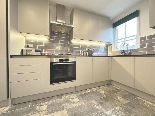 Flat for sale in Kilburn, Greater London