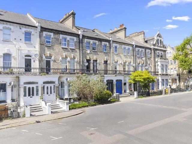 Flat for sale in West Kensington, Greater London