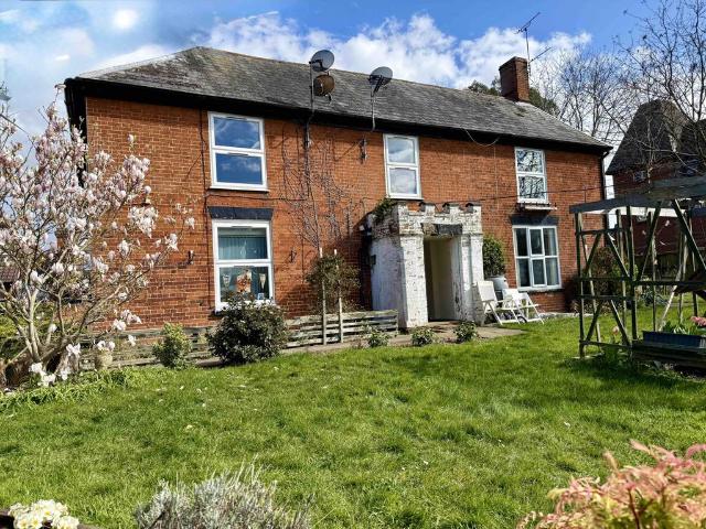 Flat for sale in Walton, Eastbridge