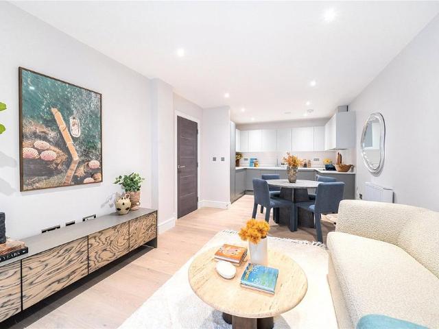 Flat for sale in De Beauvoir Town, Greater London